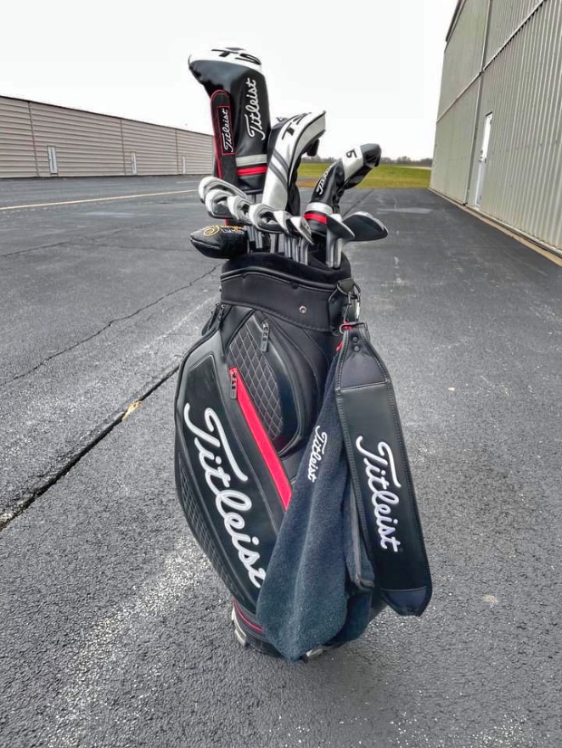 Titleist midsize staff cart best sale bag 2020